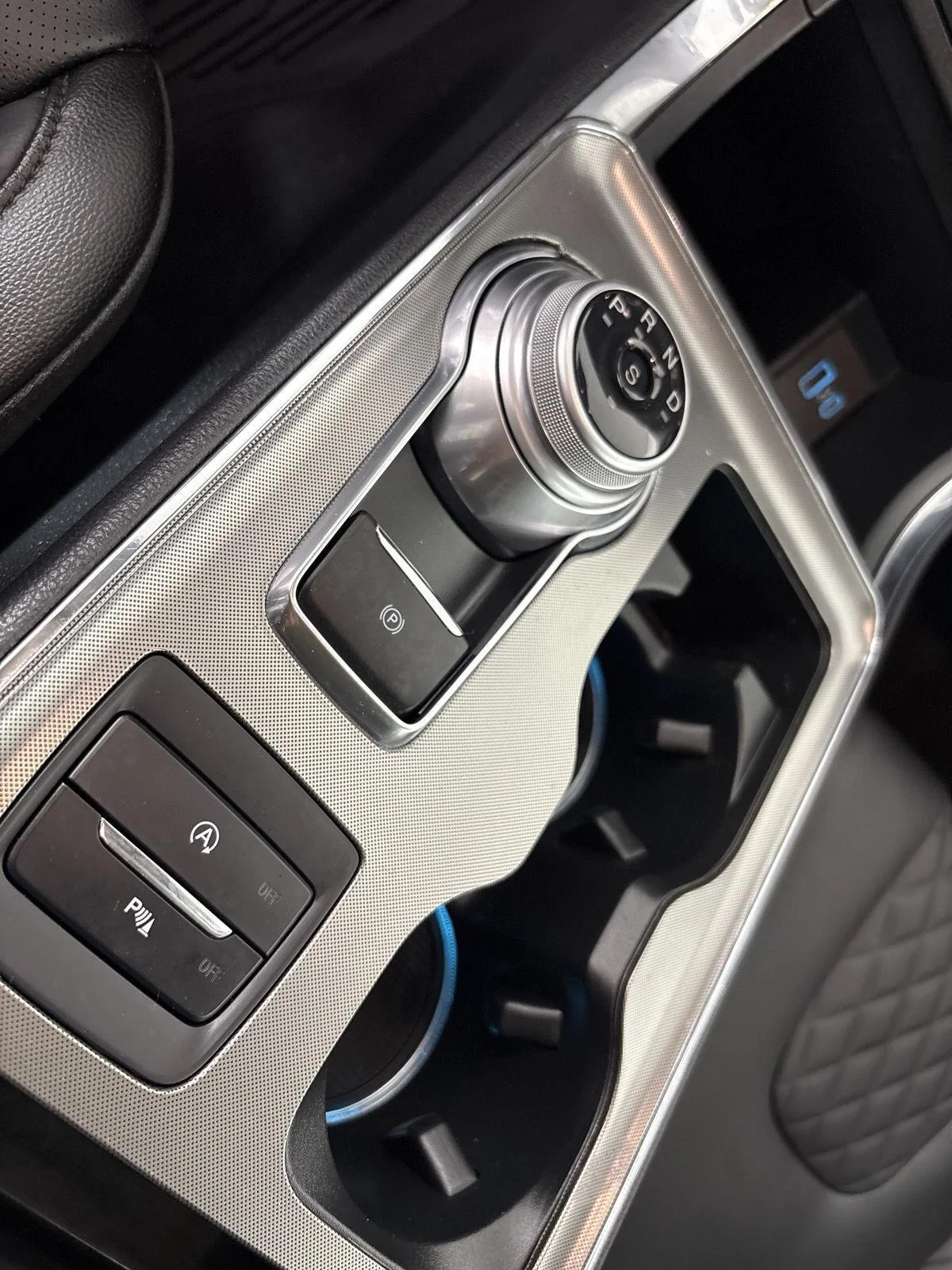 Used 2024 Agate Black Metallic Ford Titanium image 8