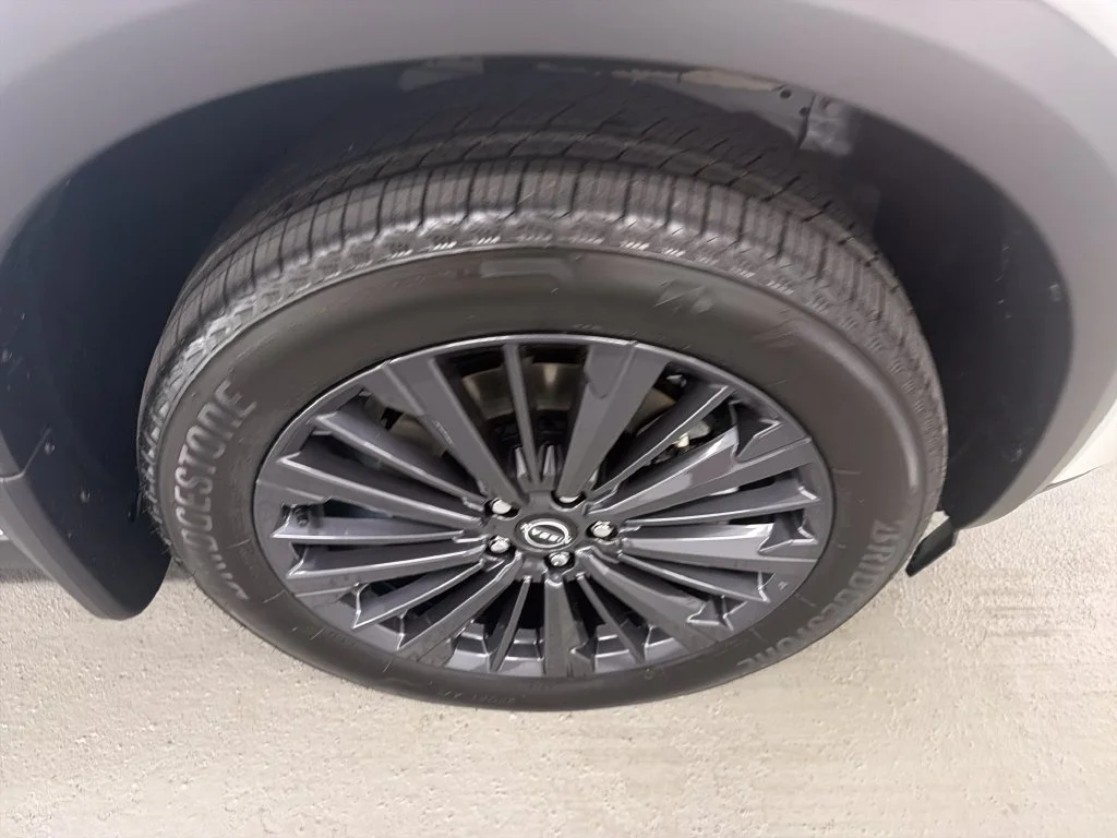New 2026 Everest White Pearl TriCoat Nissan SL image 4