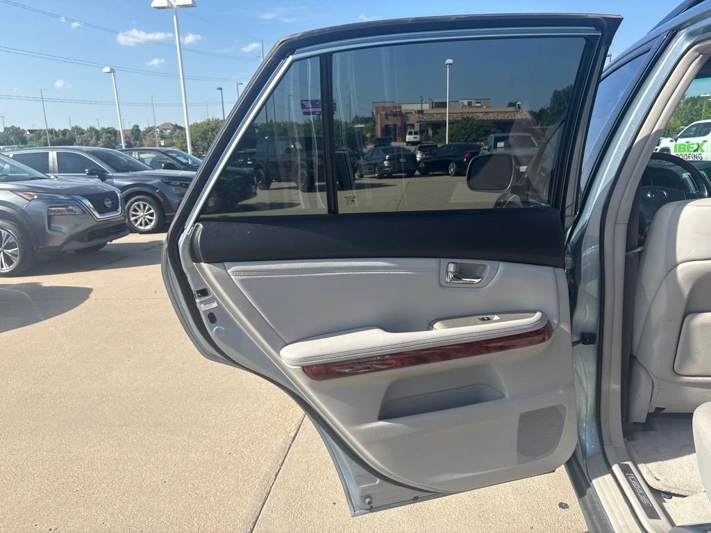 Used 2004 Blue Lexus 330 image 34