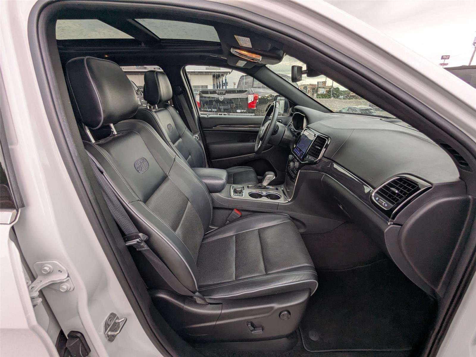Used 2019 Bright White Clearcoat Jeep Overland image 33