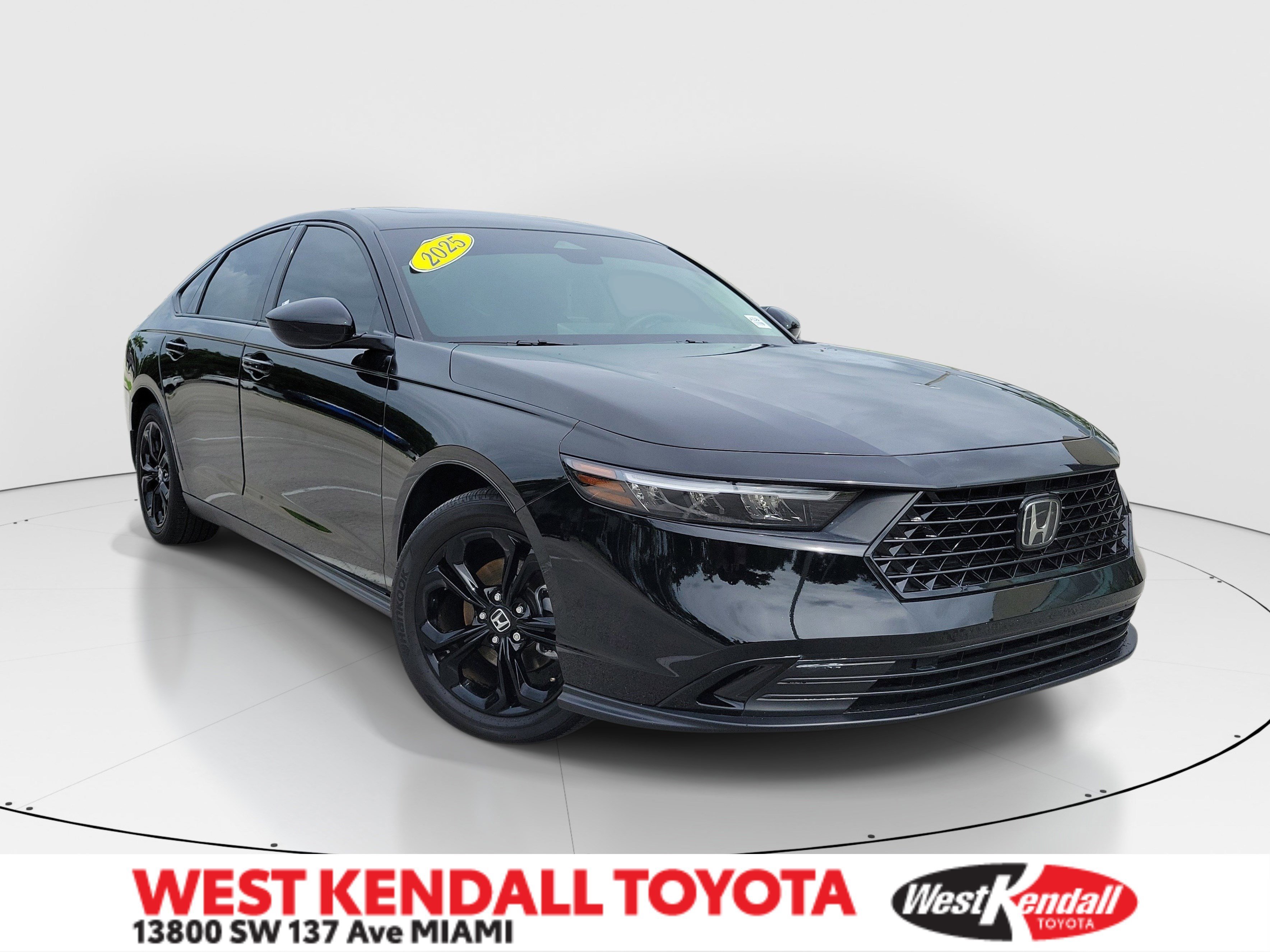 Used 2025 Platinum White Pearl Honda SE image 1