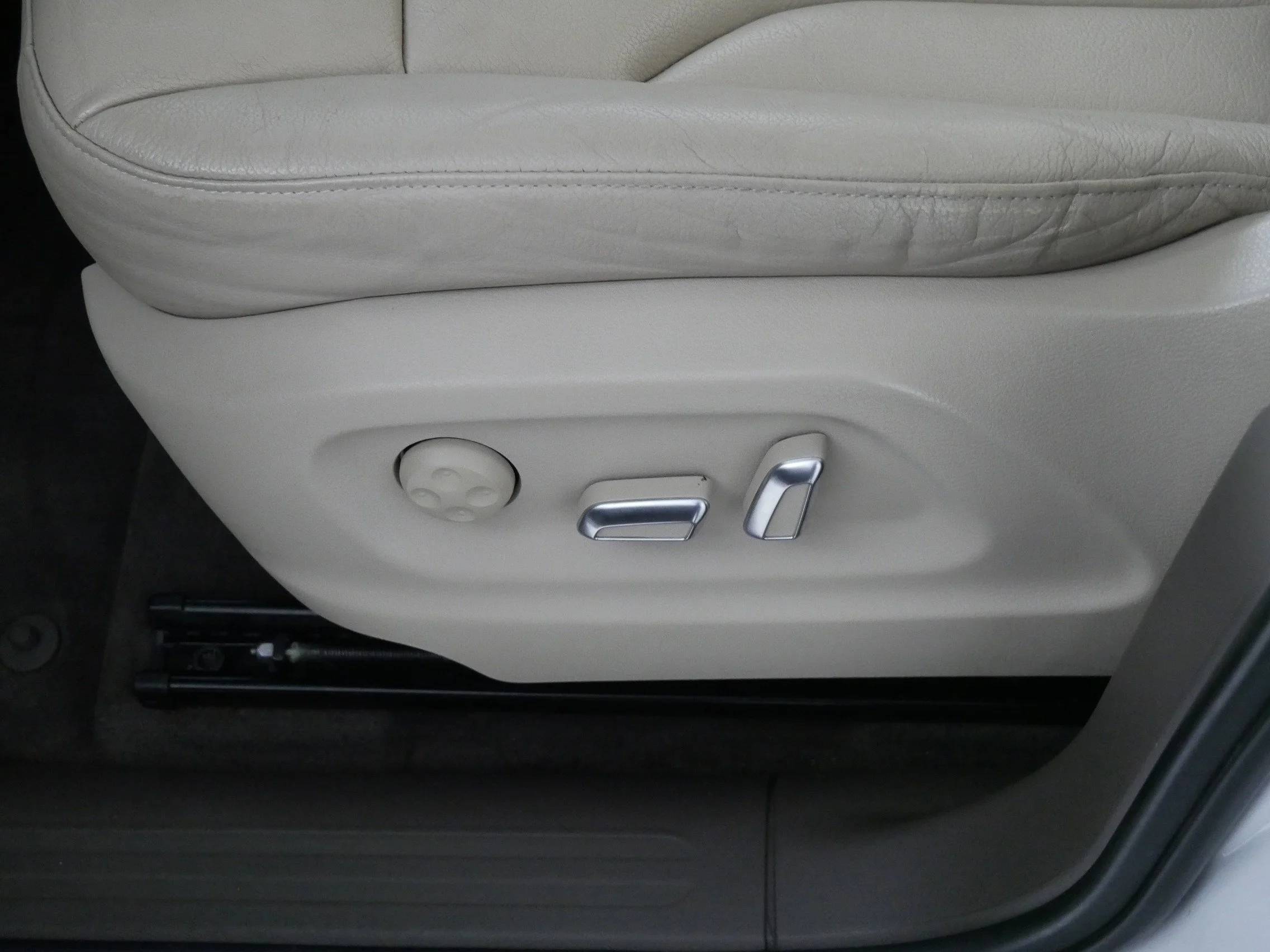 Used 2014 Ibis White Audi Premium Plus image 20