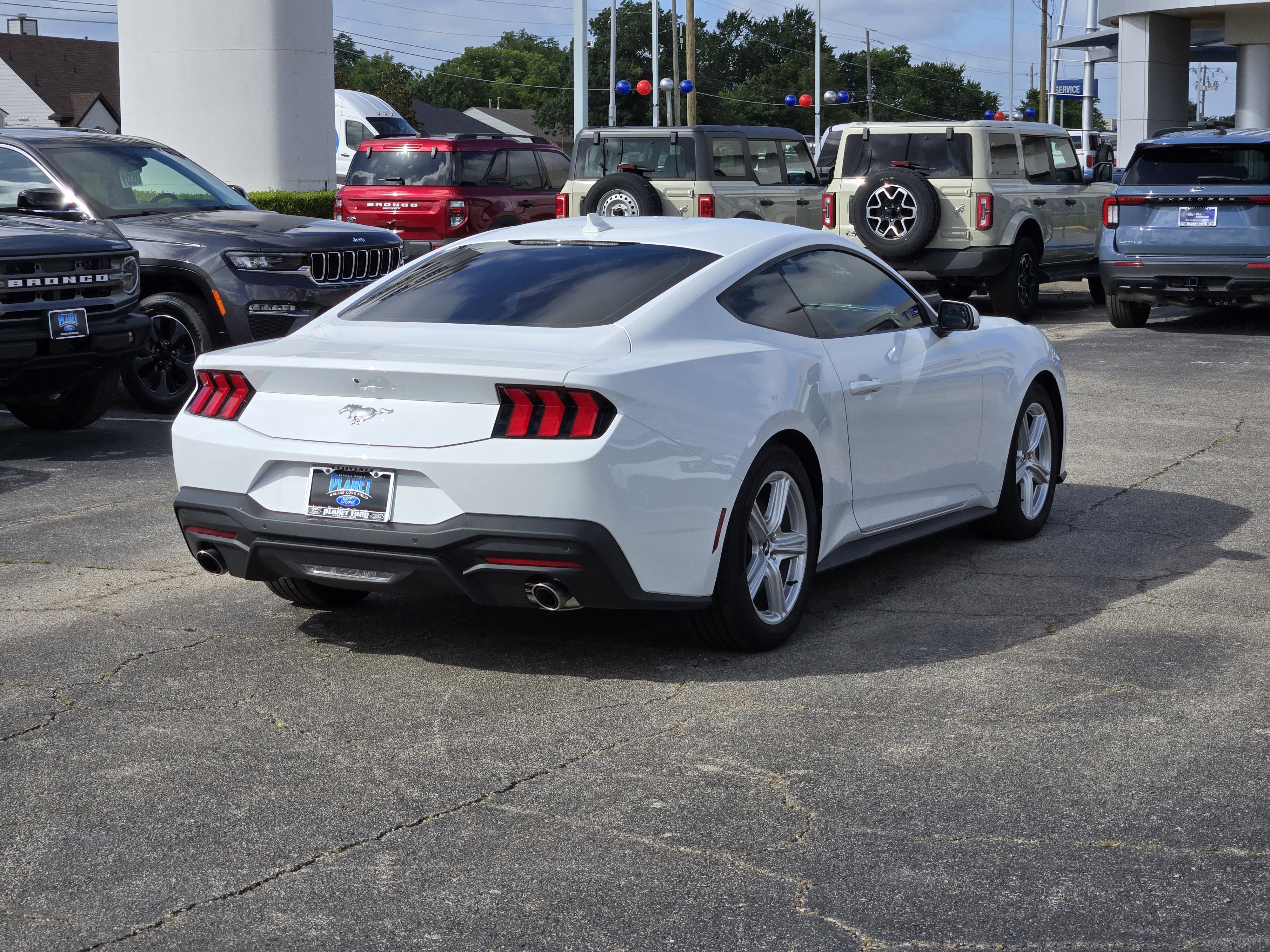 New 2026 Oxford White Ford EcoBoost Fastback image 4