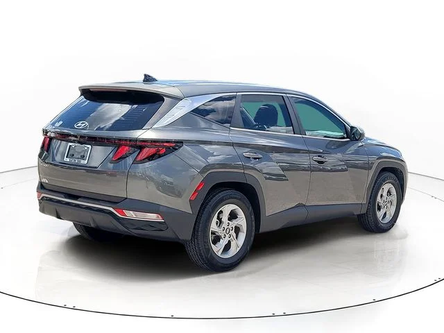 Used 2022 Gray Hyundai SE image 5