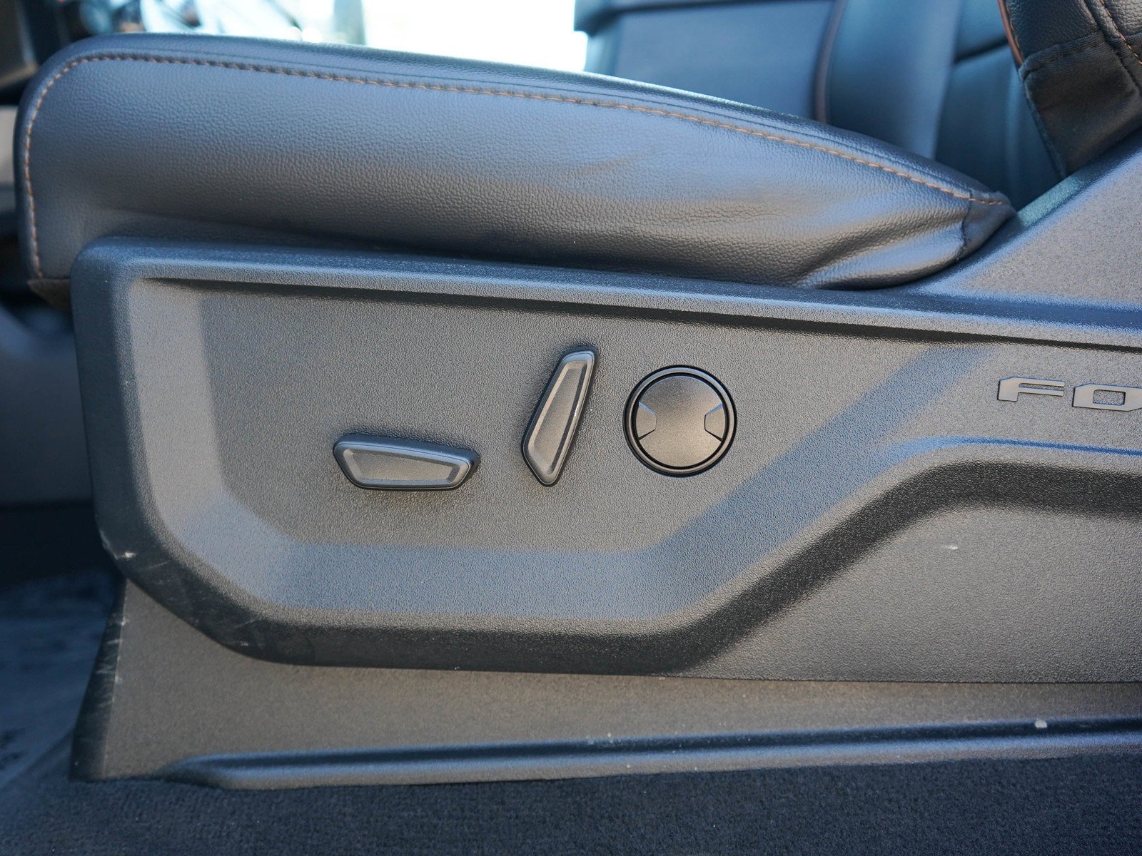 Used 2025 White Ford  image 28