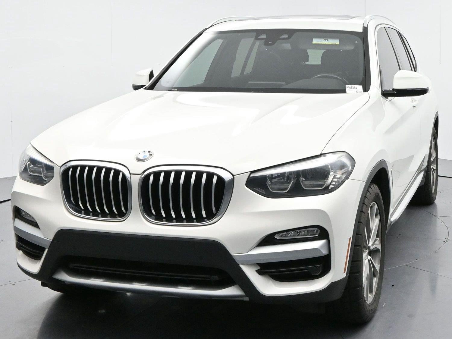 Used 2019 Alpine White BMW sDrive30i image 2