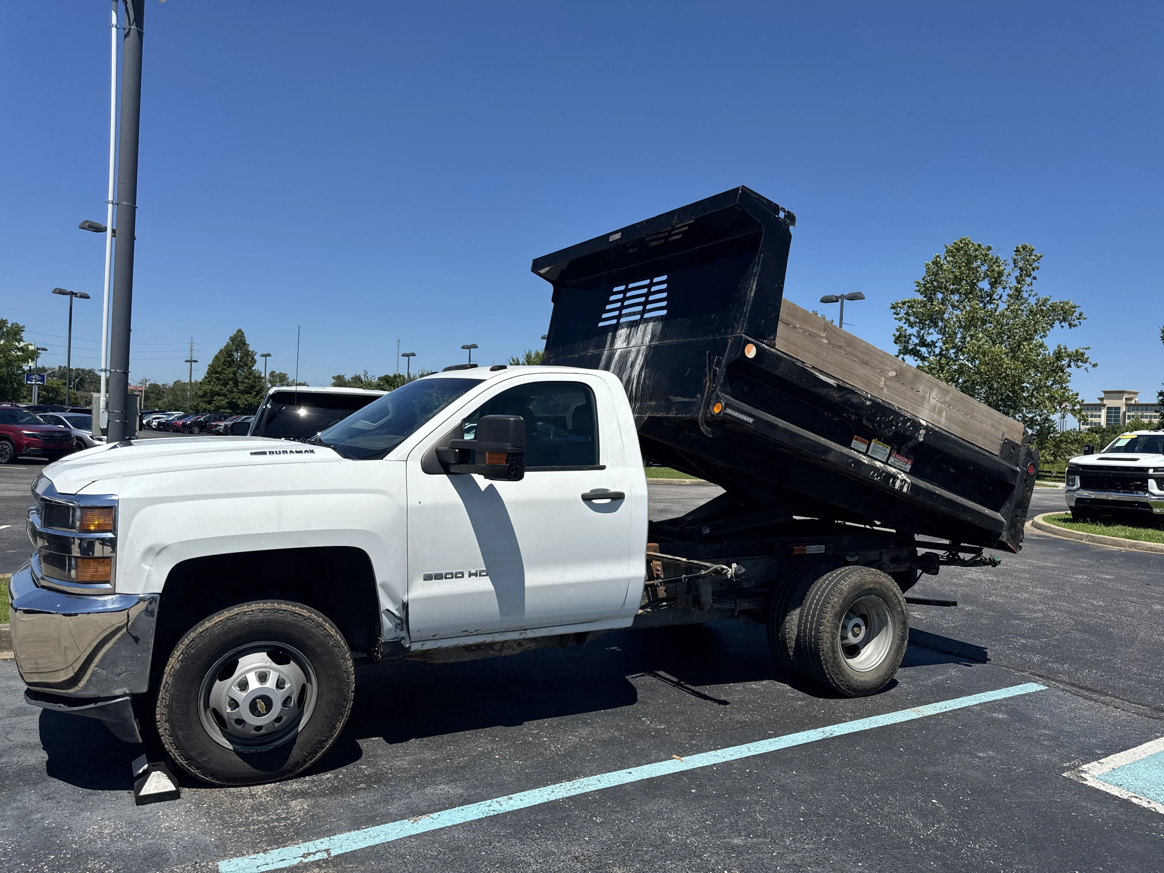Used 2019 Summit White Chevrolet WT image 18