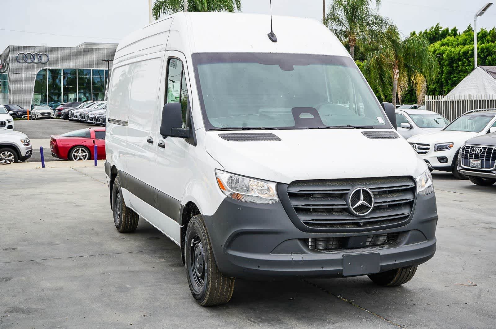 New 2026 Arctic+White Mercedes-Benz  image 3