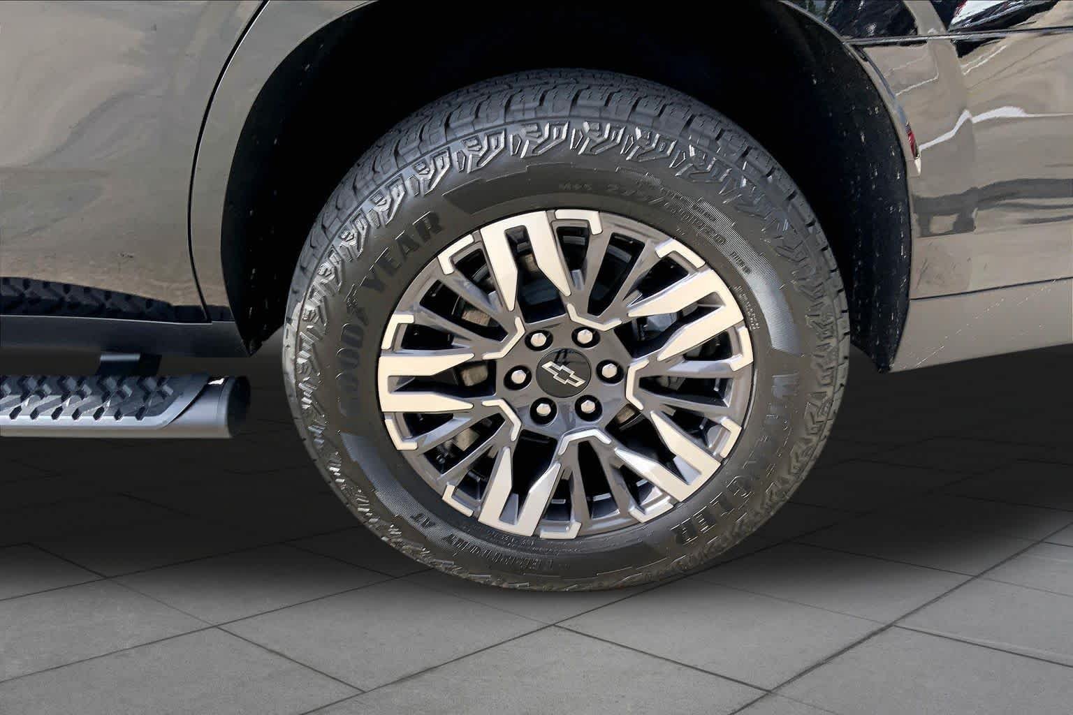 Used 2026 Black Chevrolet Z71 image 20
