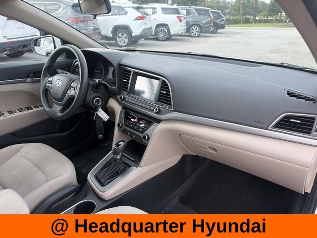Used 2018 White Hyundai SE image 15