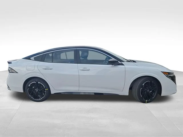 New 2026 Aspen White TriCoat / Super Black Two-tone Nissan SR image 8
