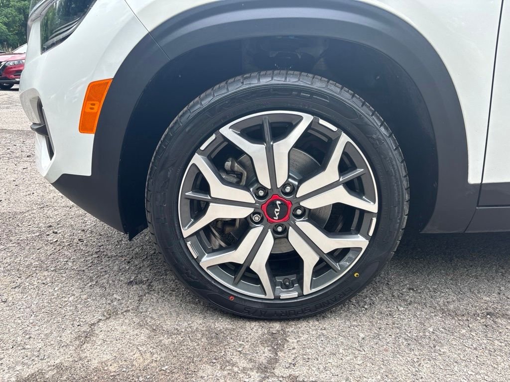 Used 2022 White Kia SX image 9