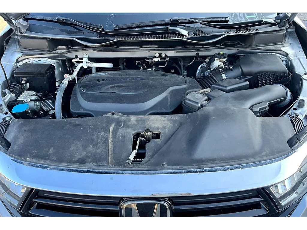 Used 2024 Silver Honda EX-L image 8