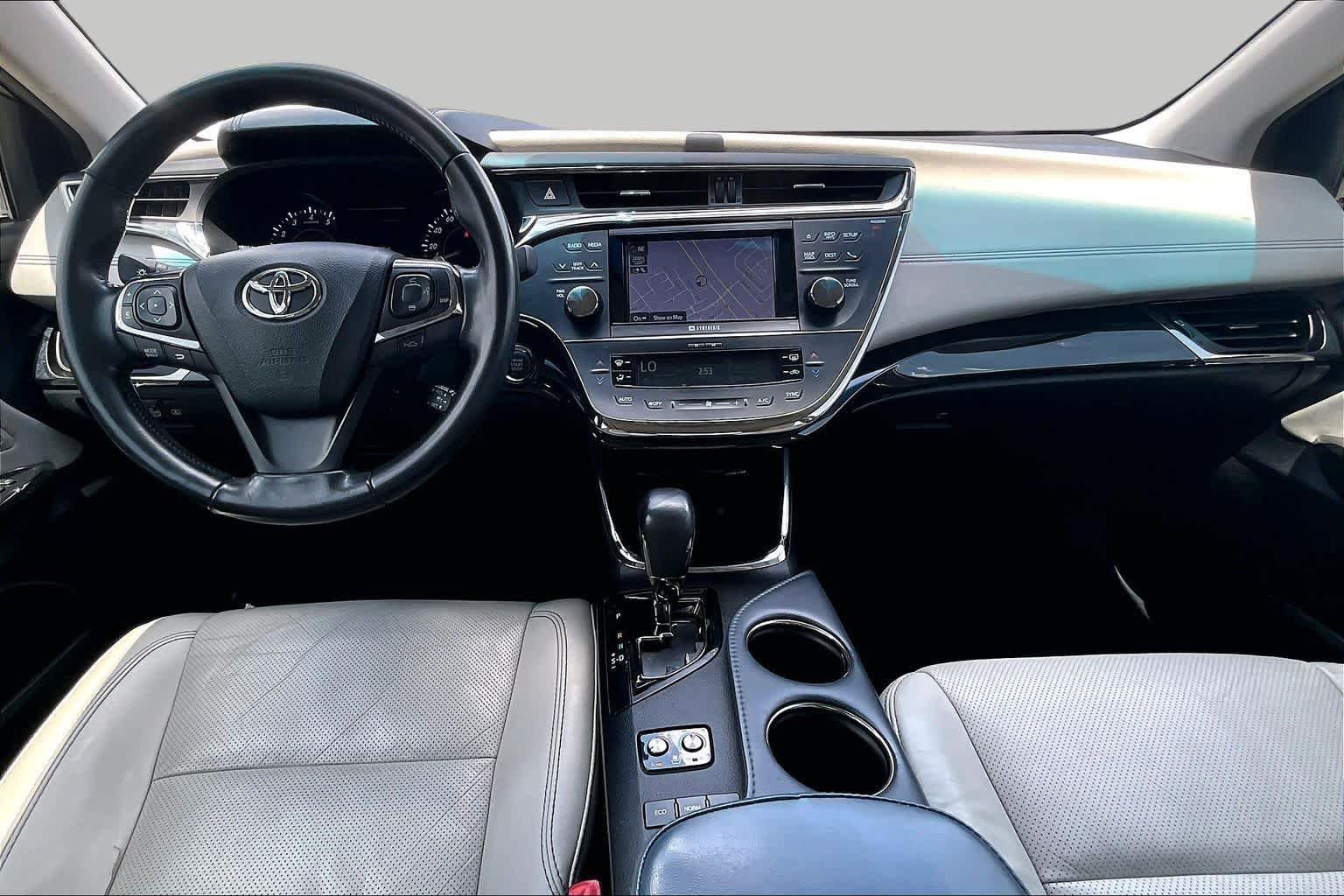 Used 2013 Blizzard Pearl Toyota Limited image 14
