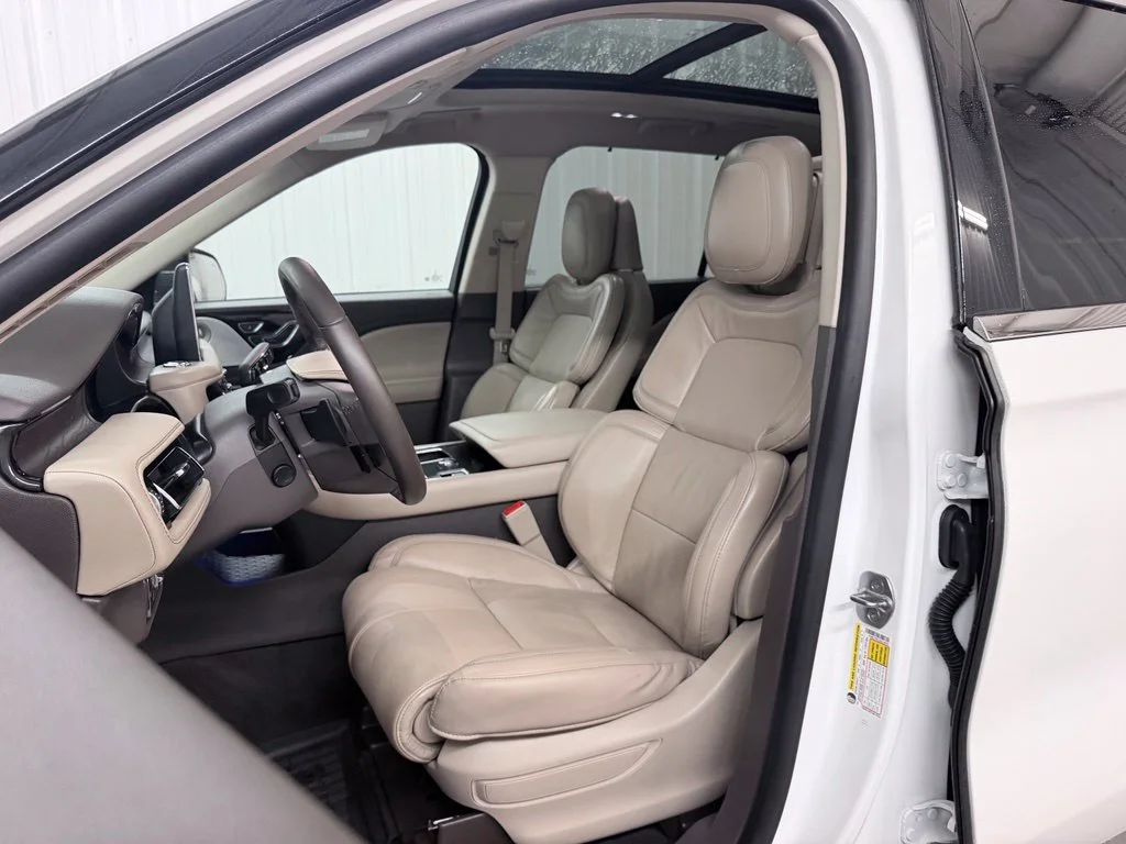 Used 2020 White Lincoln Reserve image 13