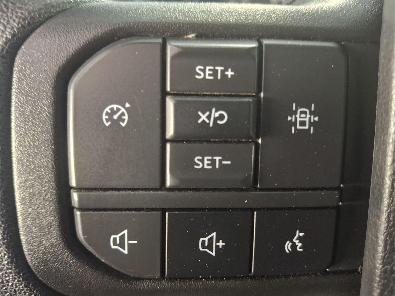 Used 2023 Iconic Silver Ford XLT image 19