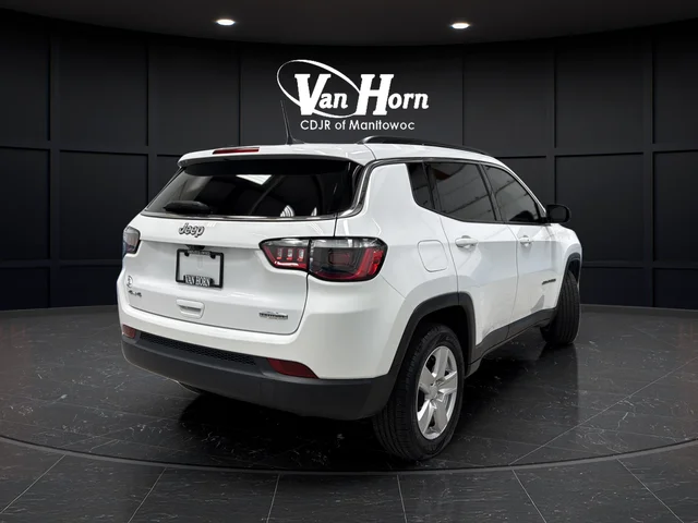 Used 2022 Bright White Clearcoat Jeep Latitude image 7