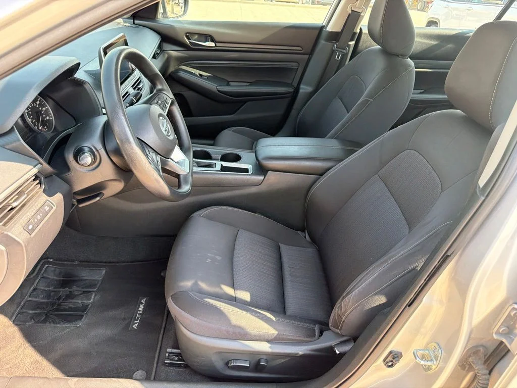Used 2020 Silver Nissan 2.5 S image 17
