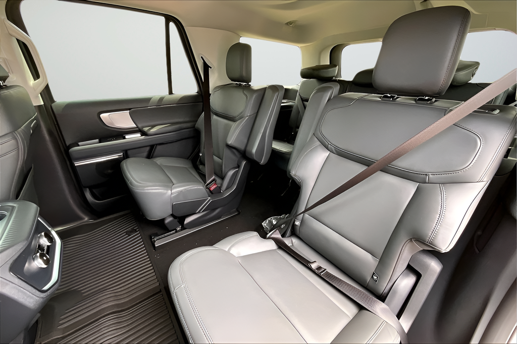 New 2026 Star White Metallic Tri-Coat Ford Active image 17
