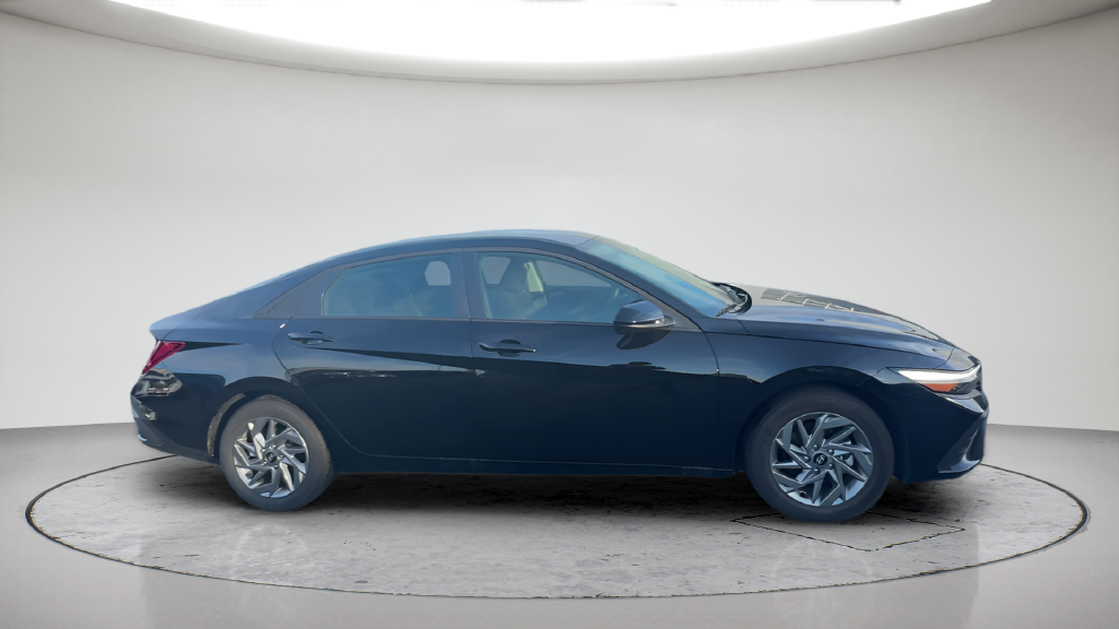 Used 2026 Black Hyundai Blue image 4