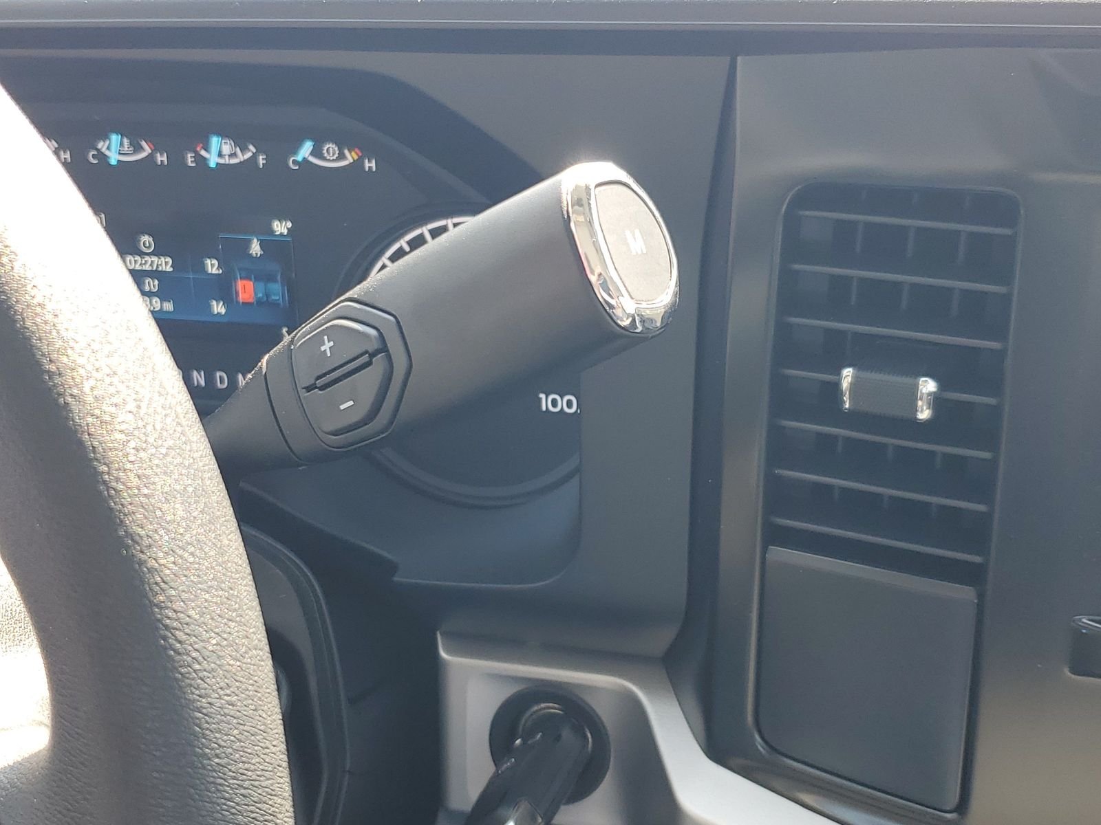 2025 Ford F-350 Super Duty Chassis Cab XLT - Photo 37