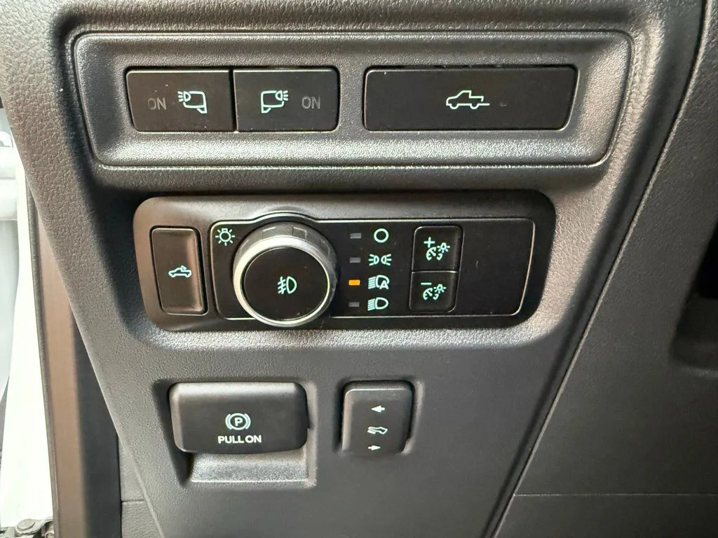 Used 2023 White Ford Lariat image 23