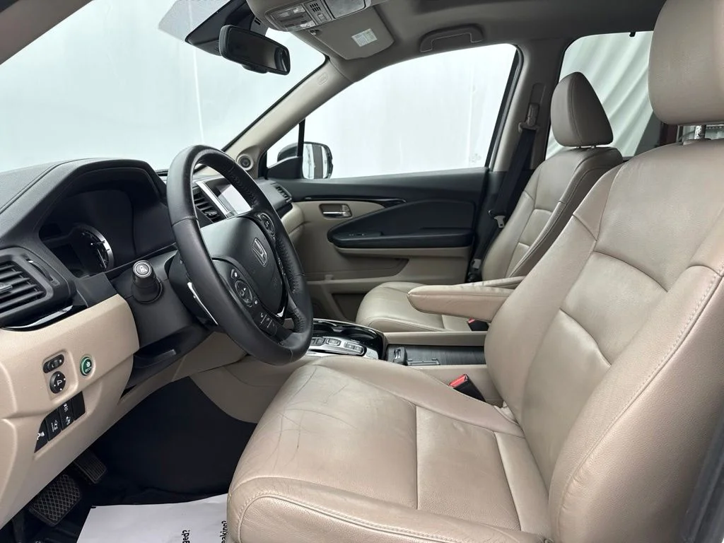 Used 2016 White Honda Touring image 18