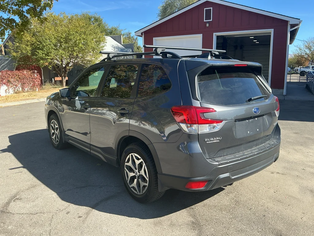 Used 2023 Magnetite Gray Metallic Subaru Premium image 3