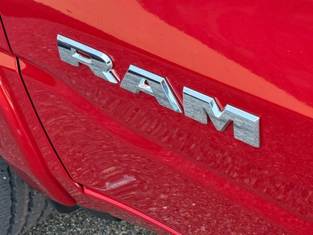 New 2026 Molten Red Pearl-Coat Exterior Paint RAM Laramie image 32