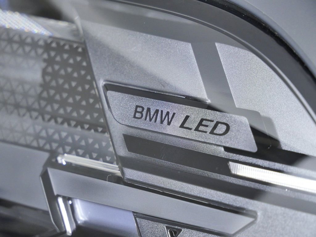 New 2026 Dravit Grey Metallic BMW xDrive40i image 4