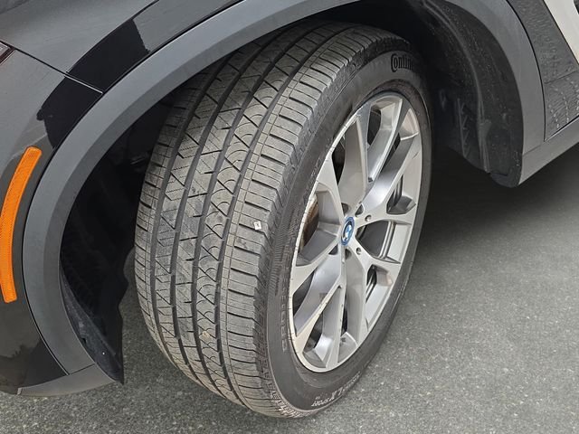 Used 2025 Black BMW xDrive50e image 29
