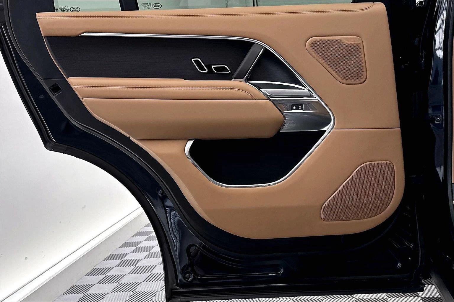 New 2026  Land Rover SE image 29
