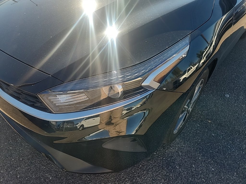 Used 2023 Black Kia LXS image 5