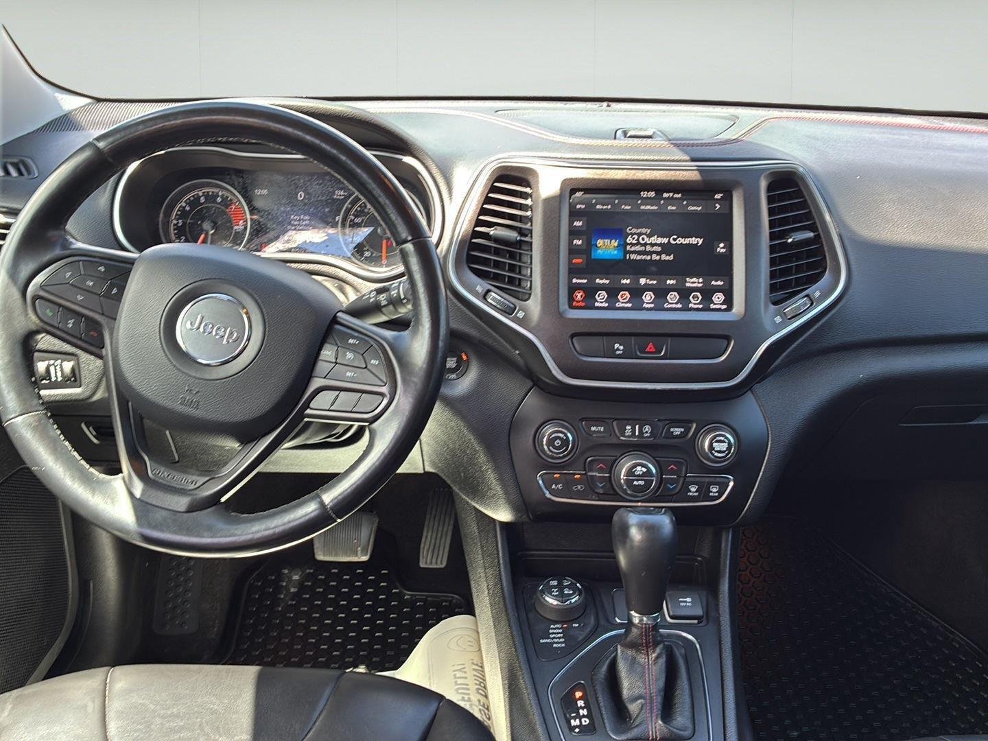 Used 2020 Diamond Black Crystal Pearlcoat Jeep Trailhawk image 25