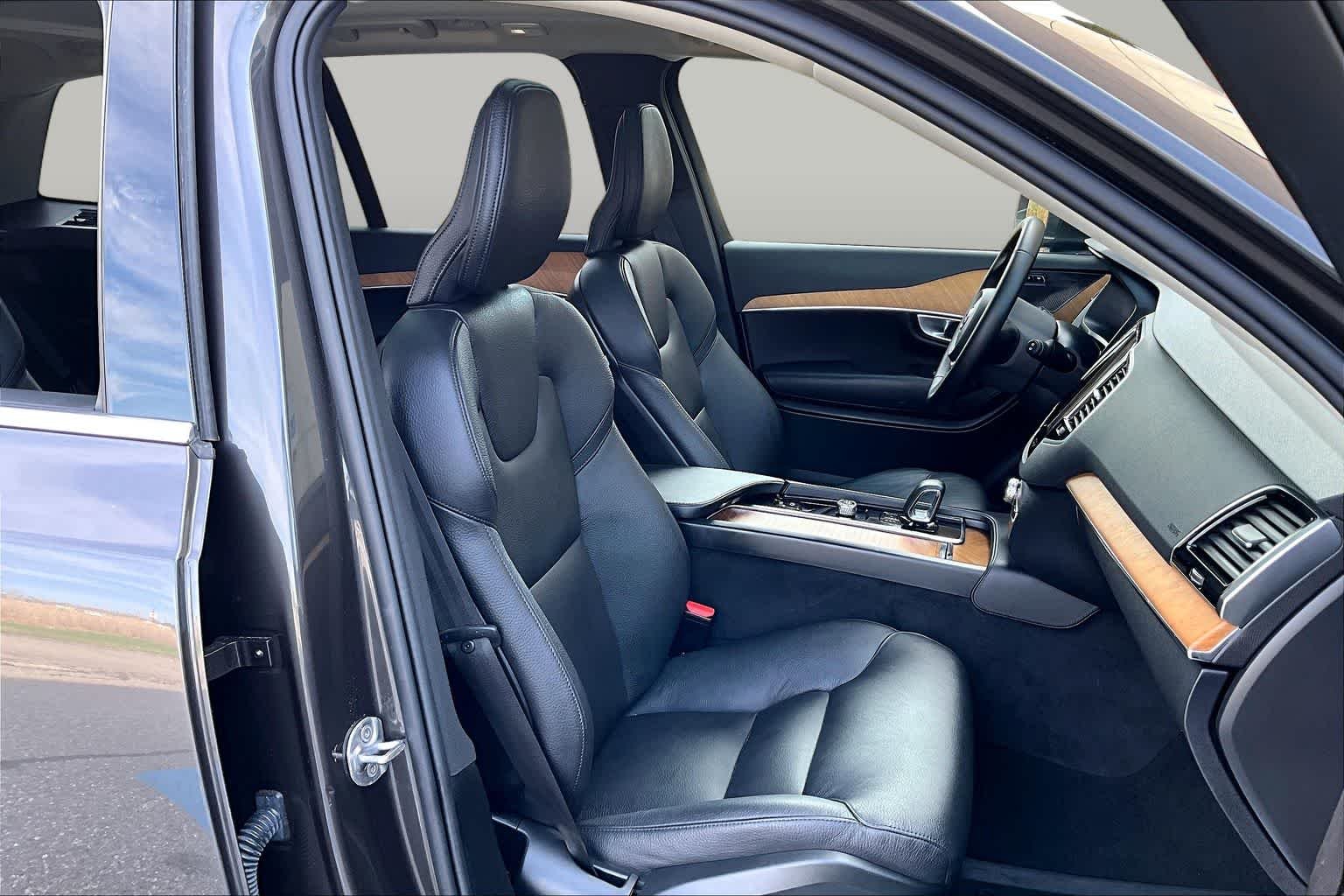 Used 2024 Platinum Grey Metallic Volvo Plus image 8