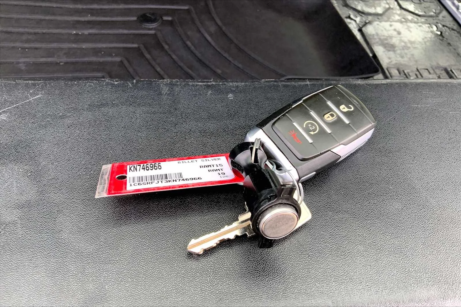 Used 2019 Billet Silver Metallic Clearcoat Ram Laramie image 13