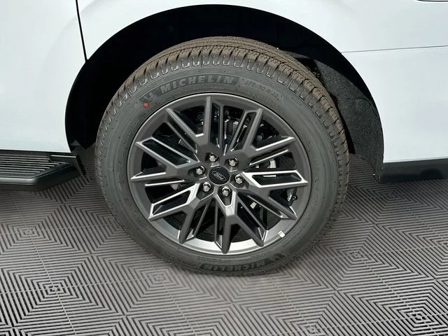 New 2026 Silver Metallic Ford Platinum image 19