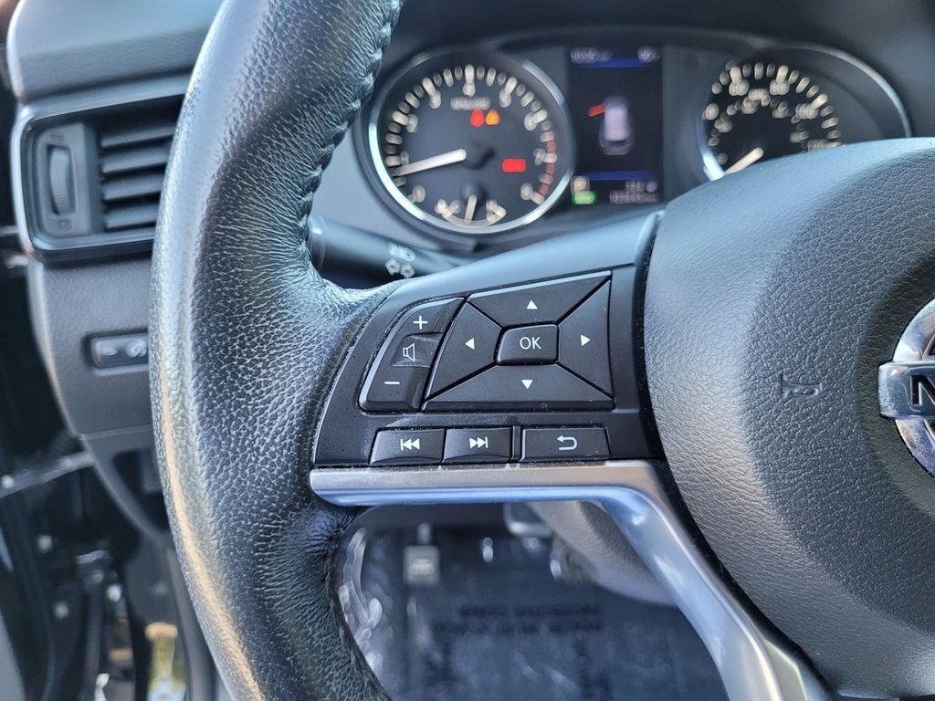 Used 2018 Black Nissan S image 22