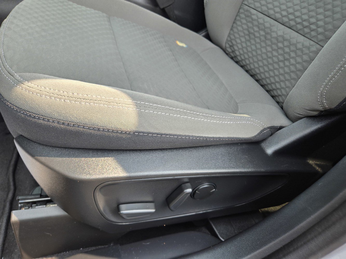 Used 2022  Ford SE image 25