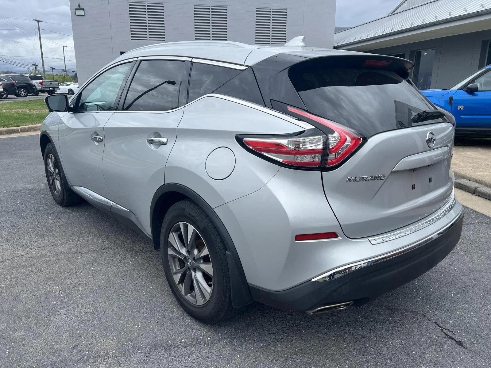 Certified Used 2017 Brilliant Silver Metallic Nissan SL image 3