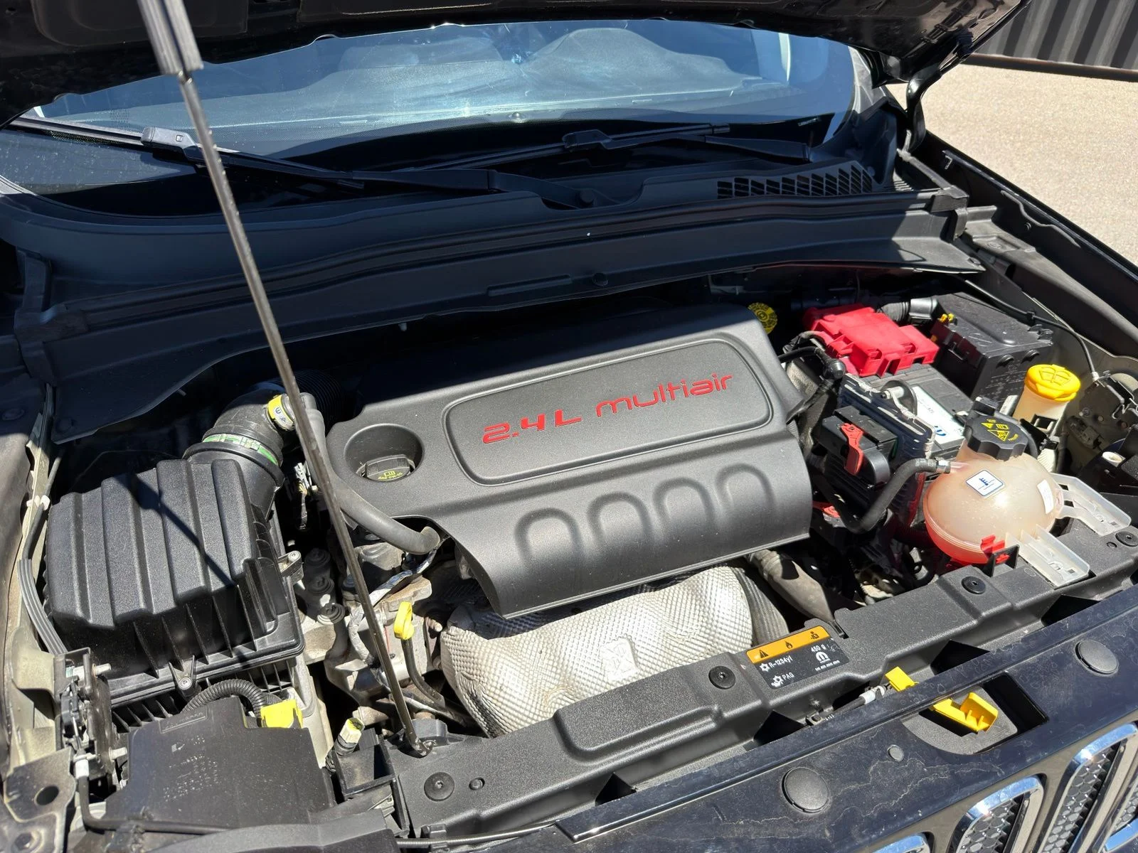 Used 2018 Black Jeep Latitude image 33