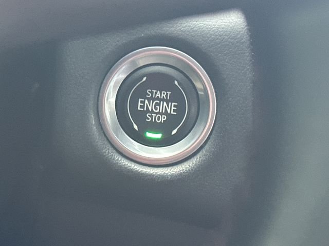 Used 2023 Red Chevrolet RST image 31
