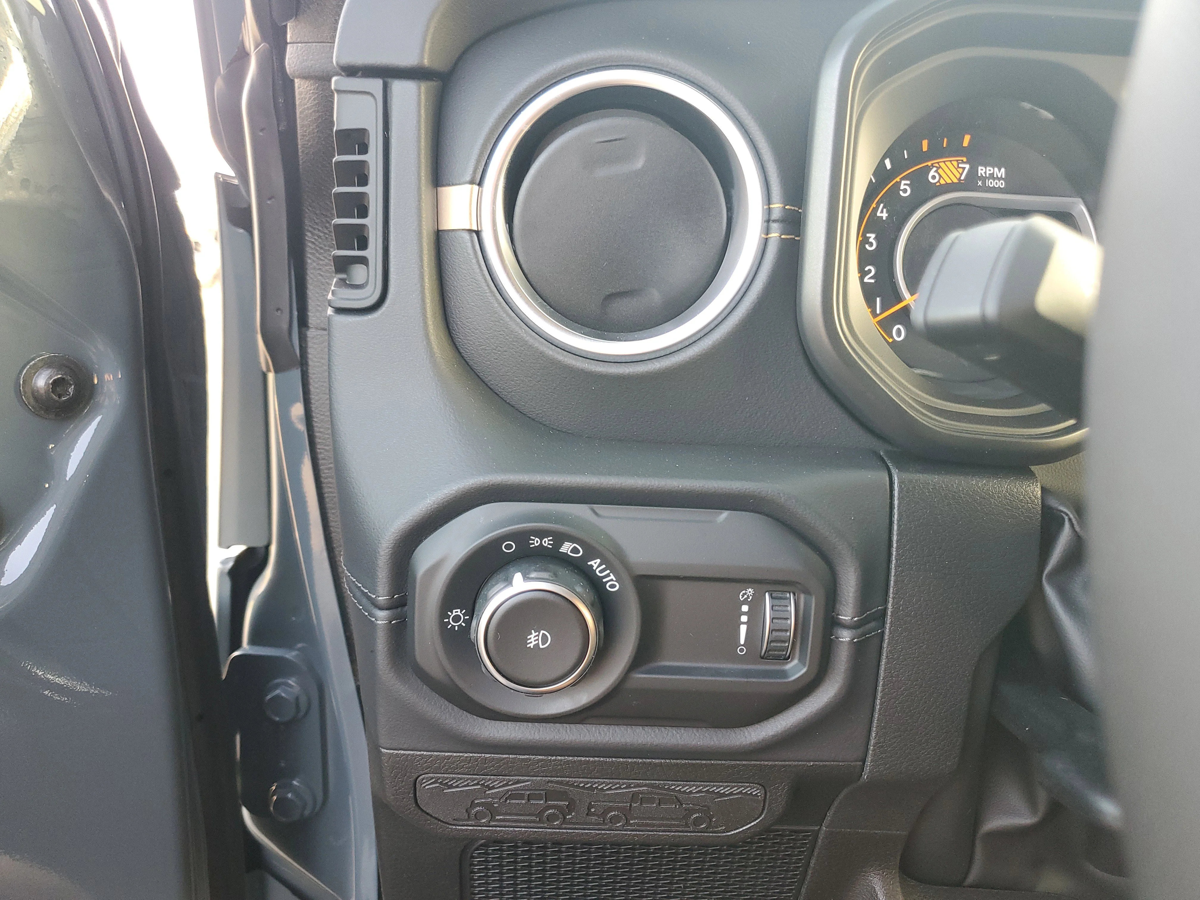 New 2026 Anvil Clear-Coat Exterior Paint Jeep Sahara image 24