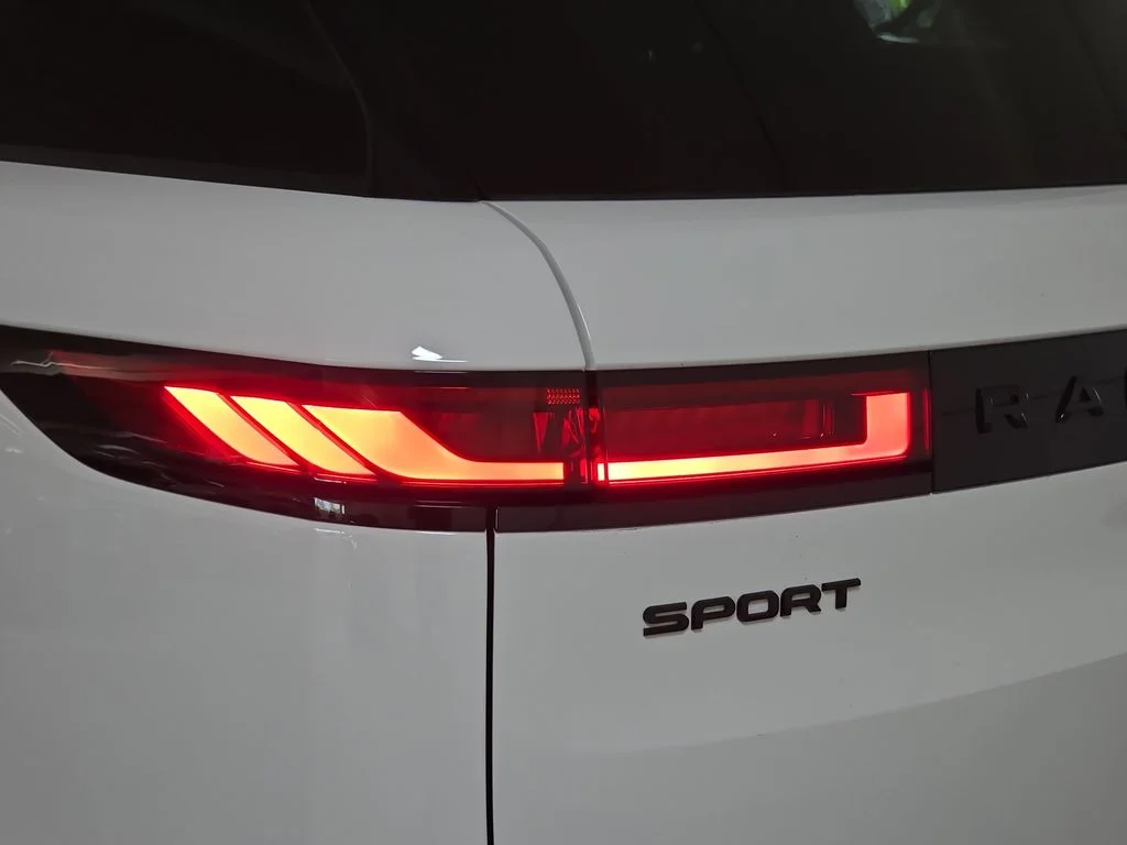 Used 2024 White Land Rover Dynamic SE image 33