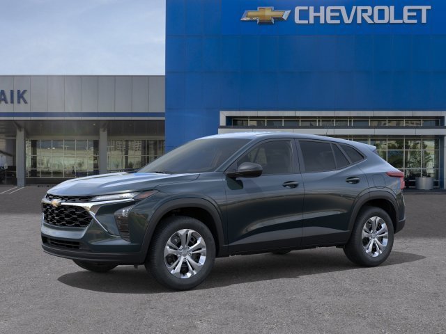 2026 Chevrolet Trax photo 2 of 32