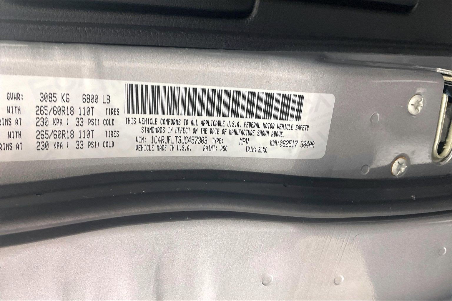 Used 2018 Silver Jeep Trailhawk 4x4 image 34