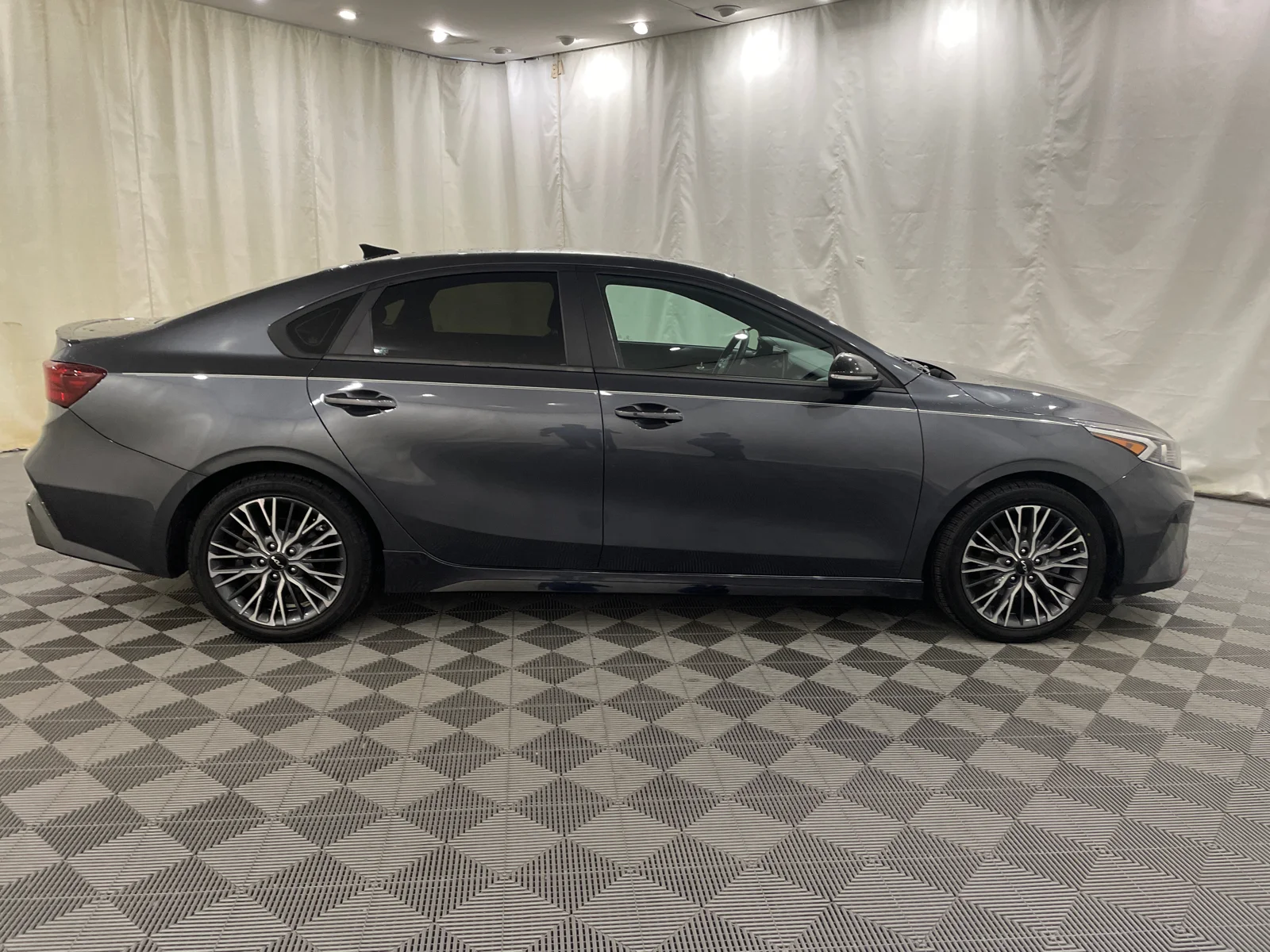 Used 2022 Gravity Gray Kia GT-Line image 4