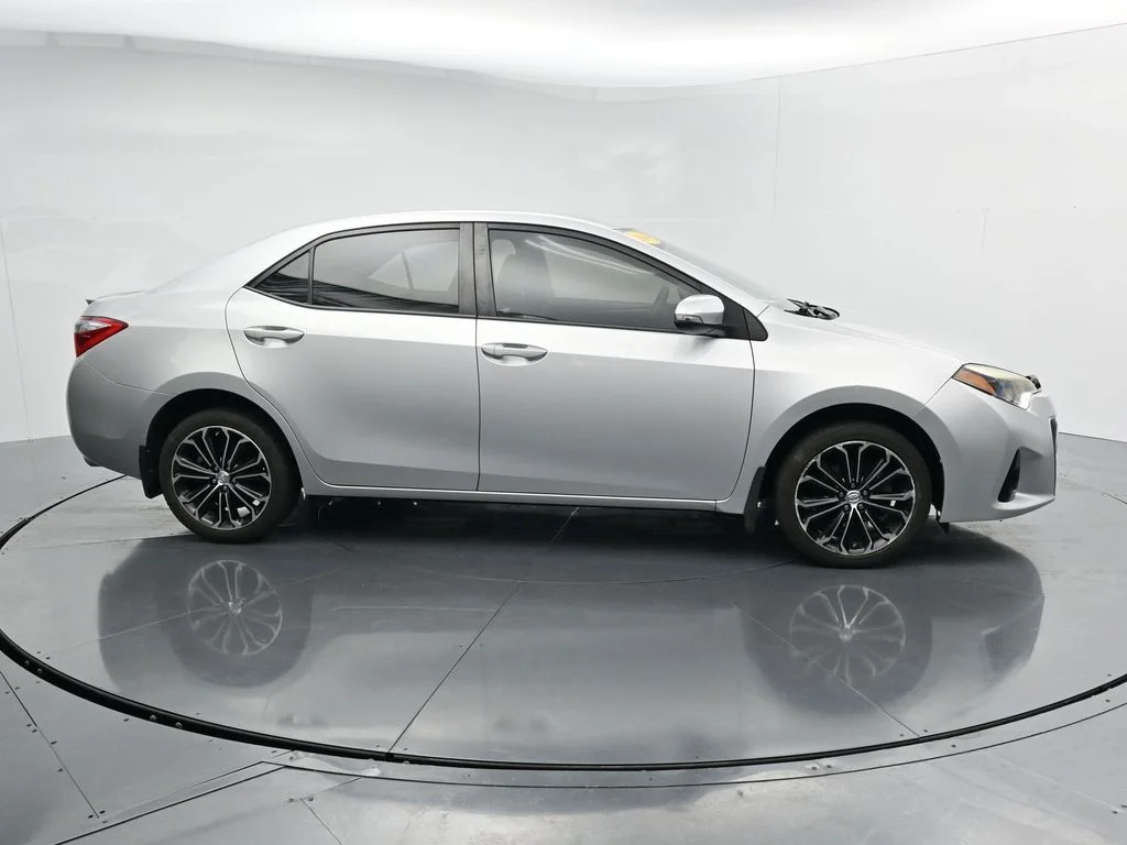 Used 2016  Toyota S Plus image 9