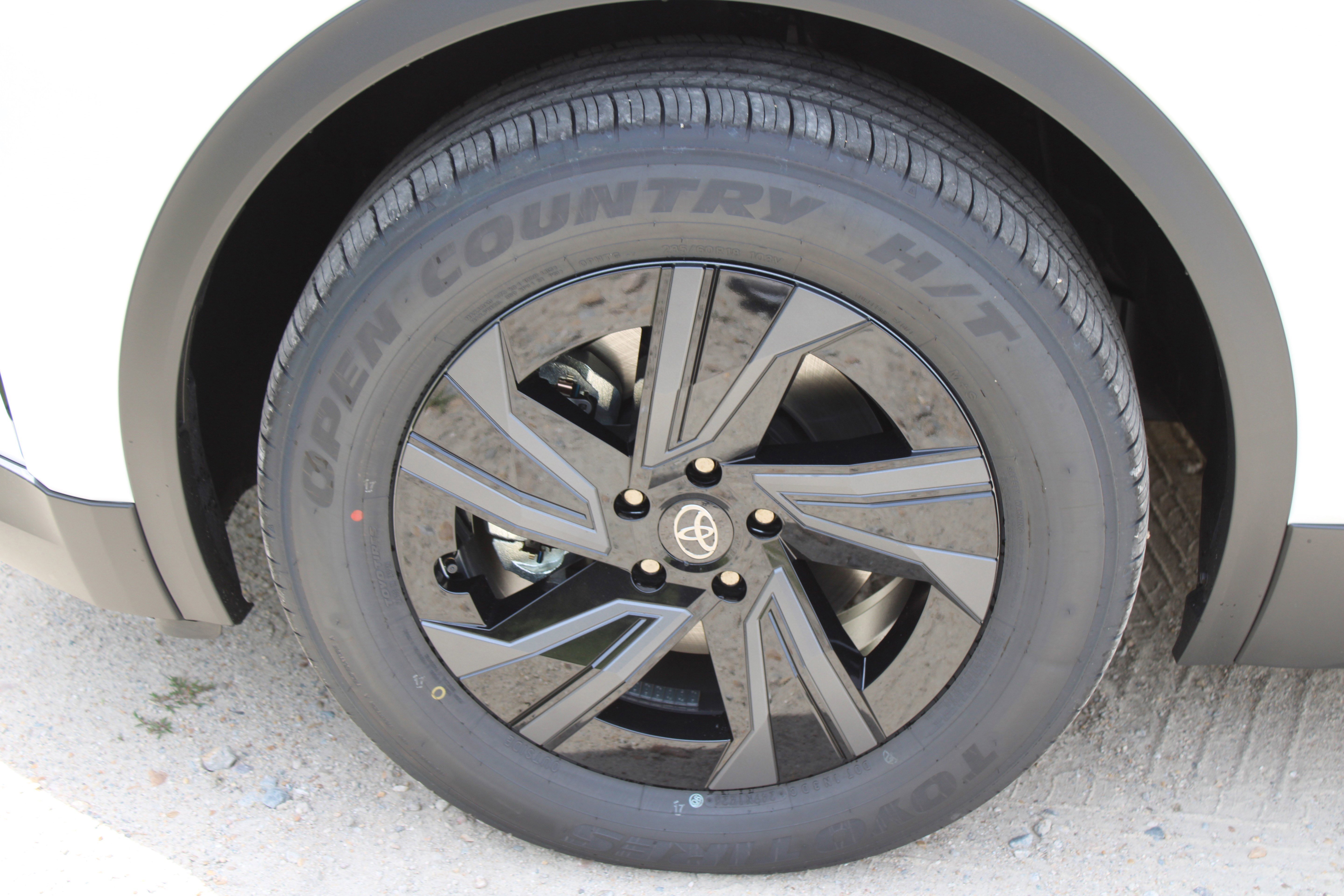 New 2026 Wind Chill Pearl <sup>1</sup> Toyota  SE image 9