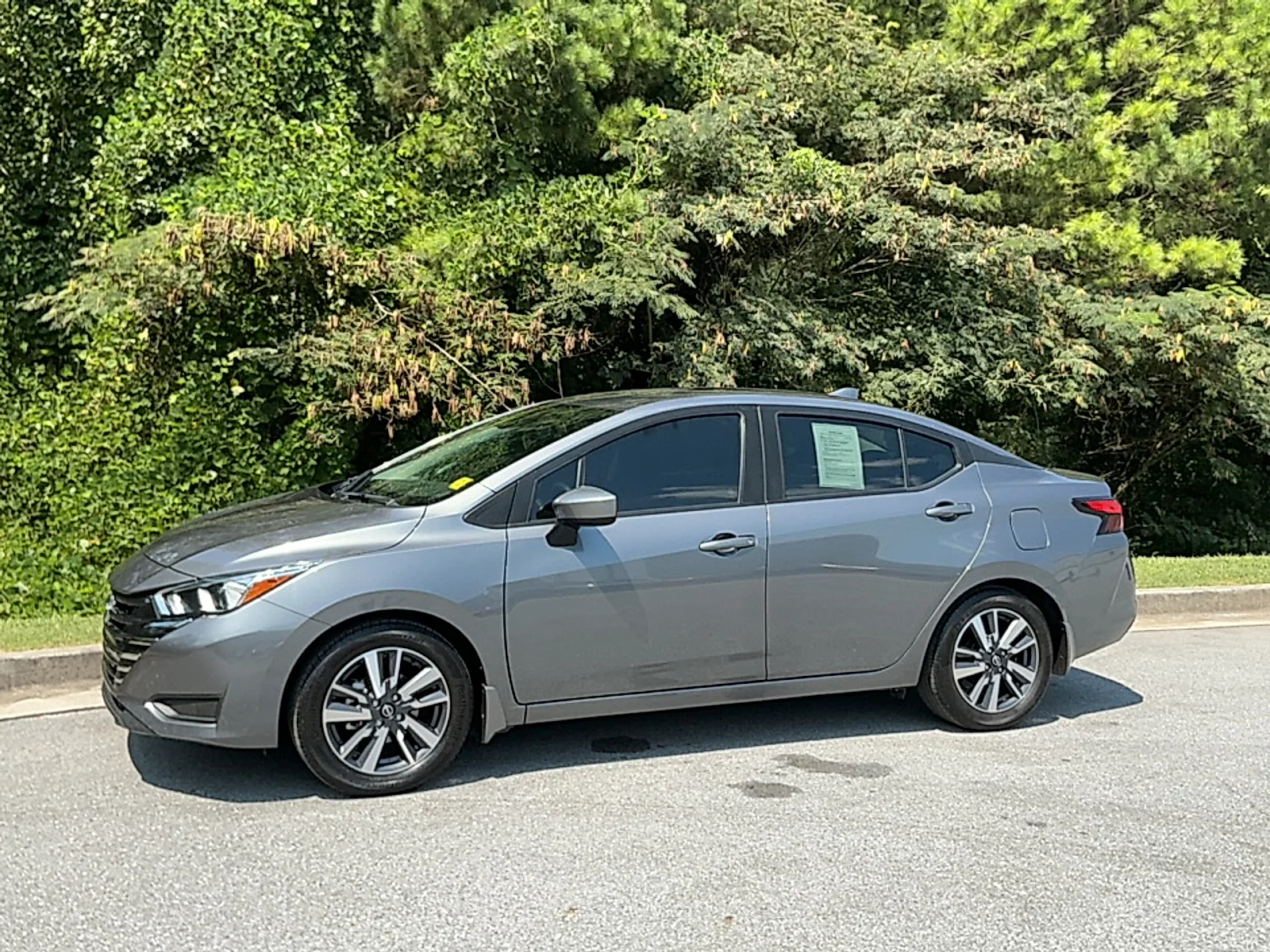 Used 2024 Gun Metallic Nissan 1.6 SV image 4